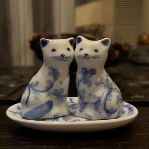 Andrea By Sadek Blue Cat Salt & Pepper Shakers With Plate